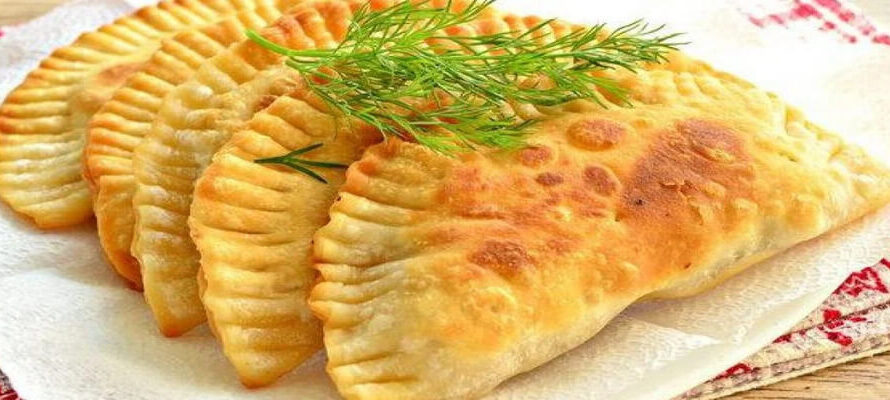 Як приготувати ідеальне тісто на чебуреки: рецепт та кроки приготування